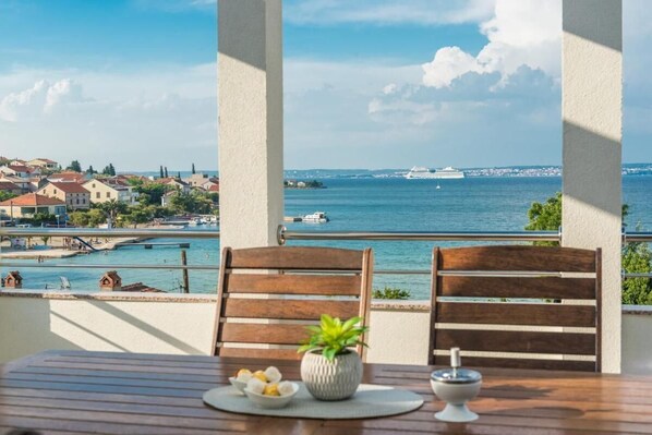 Appartamento, 3 camere da letto, balcone, vista giardino | Ristorazione all'aperto