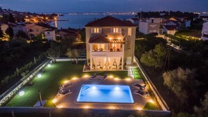 Apartamento, 3 quartos, sacada, vista para o jardim | Fachada