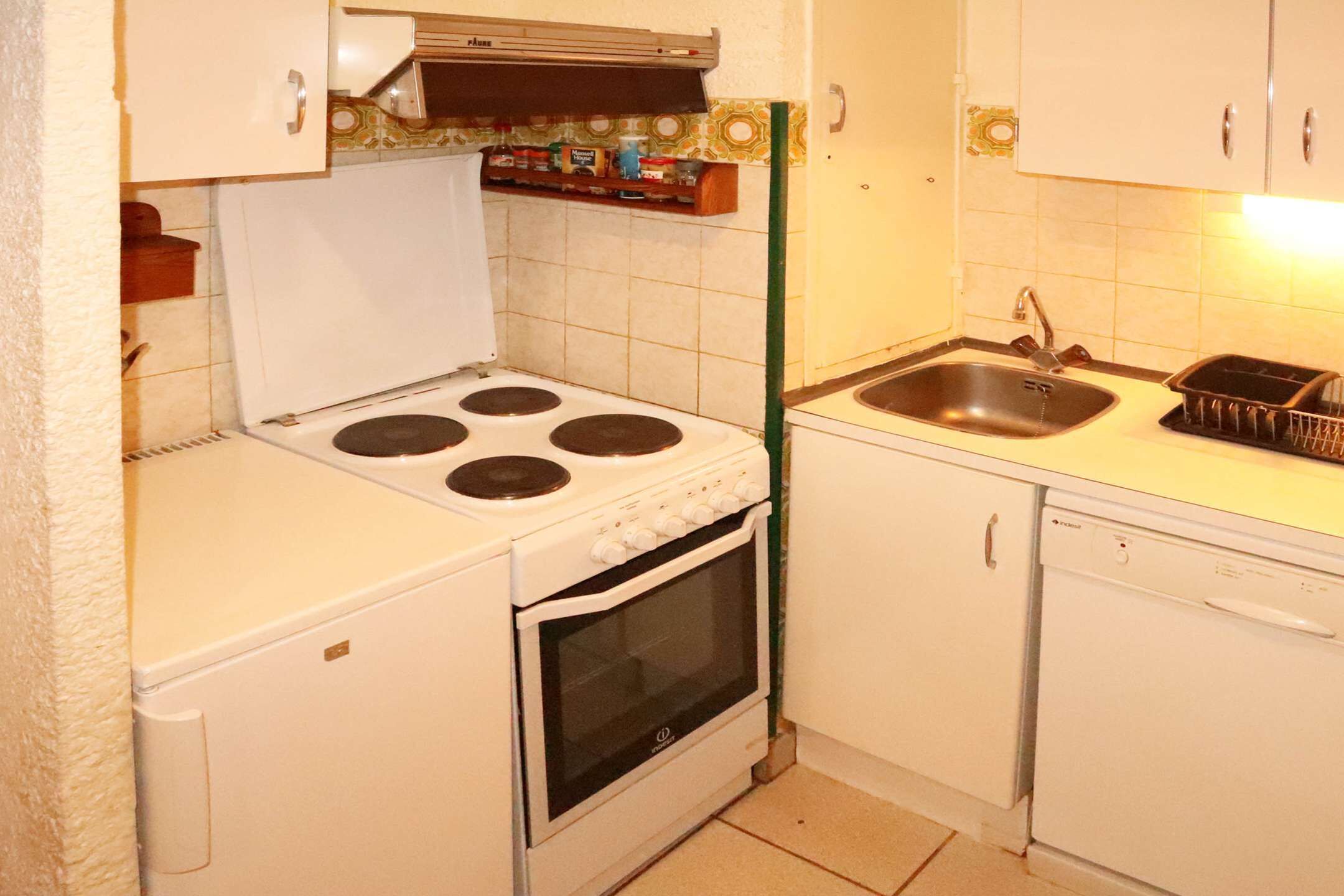 Fridge, dishwasher, cookware/dishes/utensils