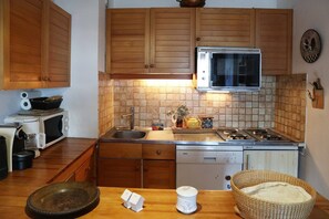 Fridge, oven, dishwasher, cookware/dishes/utensils - Coeur de Station les Orres 1650 (LES ORRES 1650)