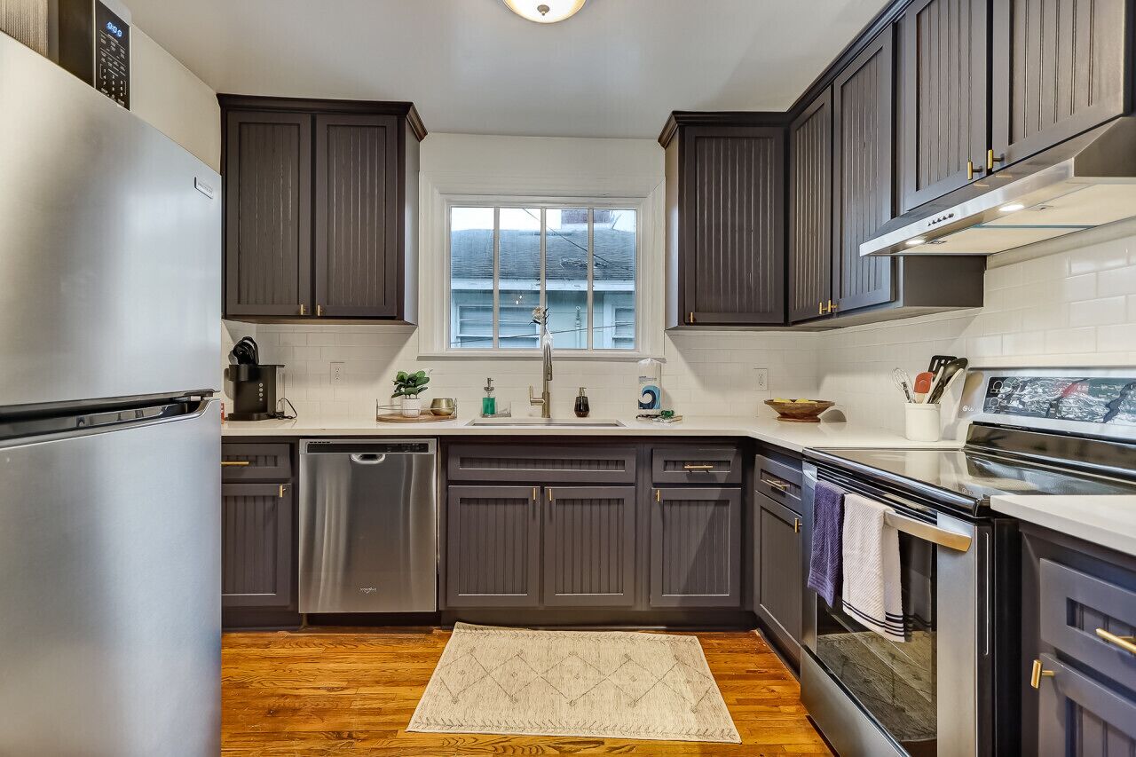 Historic RIVERSIDE Home | Hospitals, River & Park