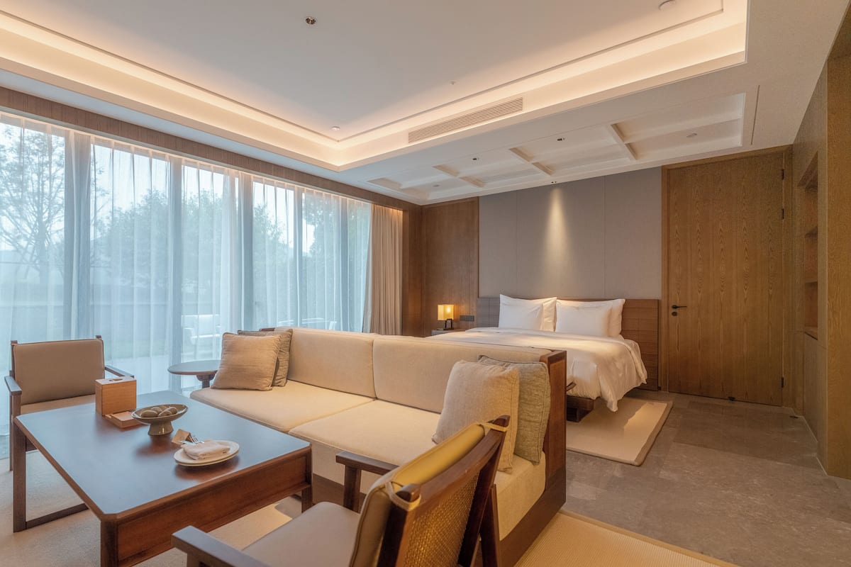 Premium Duplex, 1 Bedroom | Living area | 55-inch Smart TV with cable channels