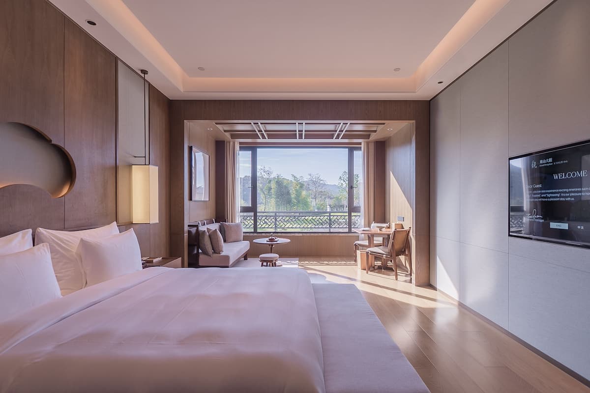 Desk, blackout drapes, free WiFi, bed sheets