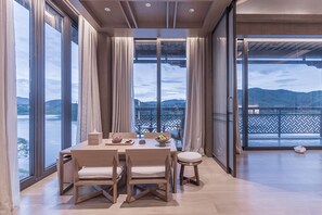 YINSHAN Suite | Desk, blackout curtains, free WiFi, bed sheets - Grand Dongshan (Shaoxing)