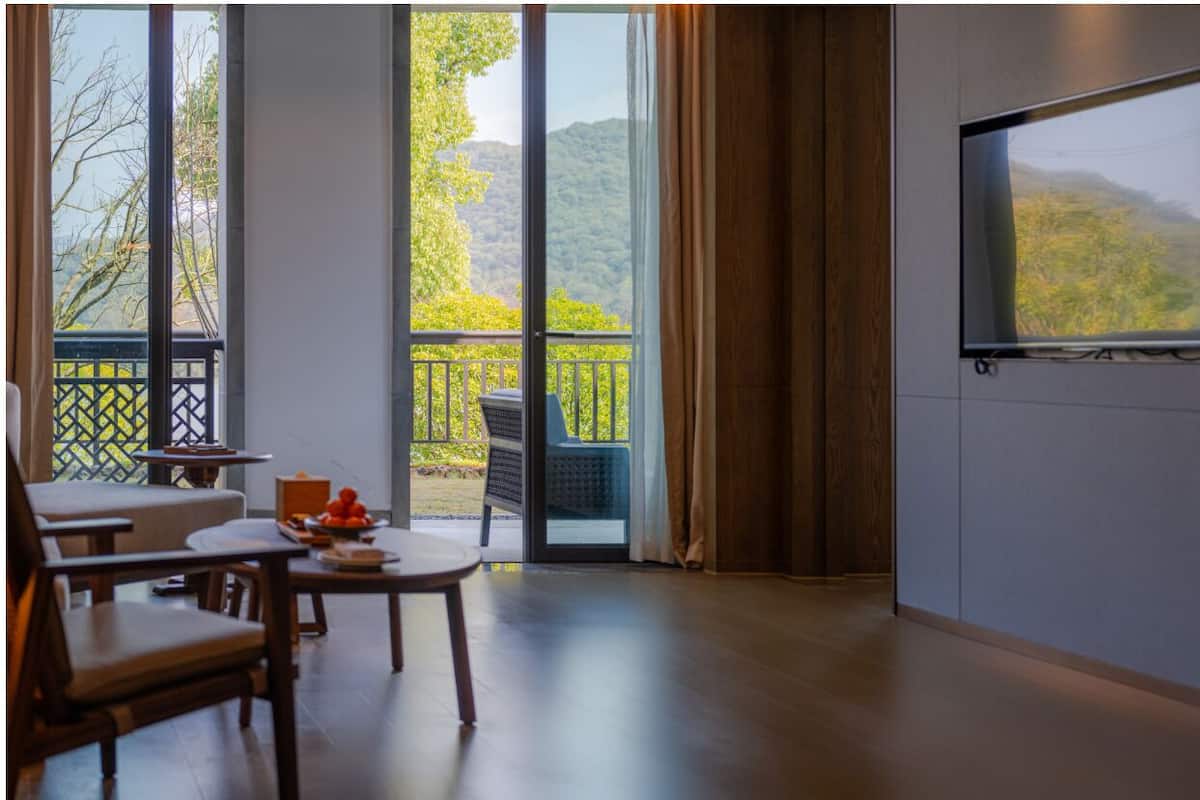 Premium Suite, 1 Bedroom | Living area | 55-inch Smart TV with cable channels