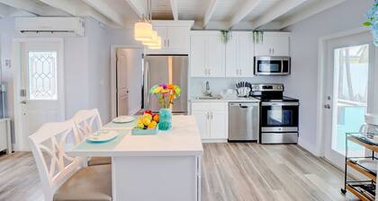 Family Couples Getaway Sleeps 6 Guests