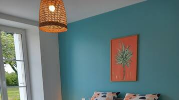 4 camere, una scrivania, ferro/asse da stiro, culla da viaggio