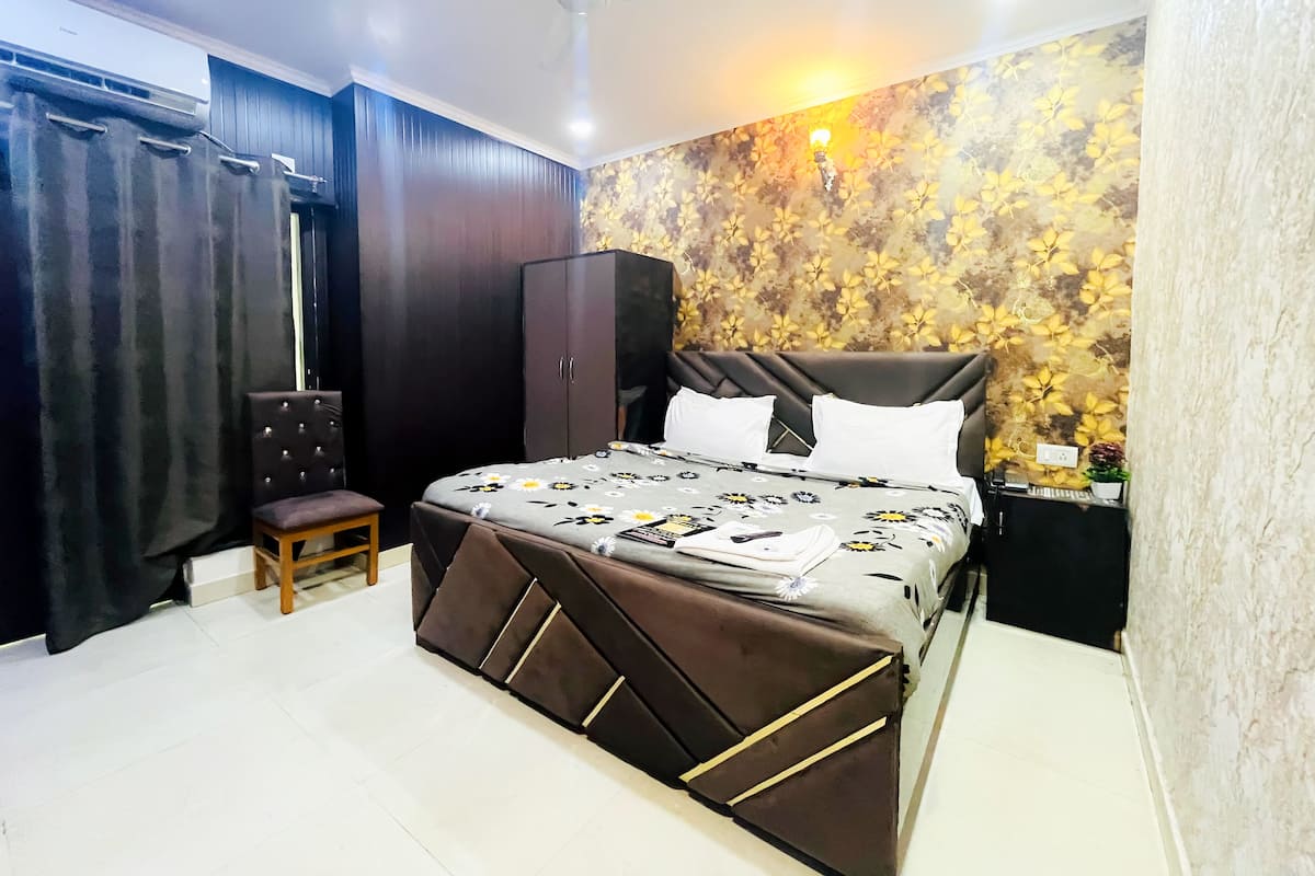 Deluxe Double Room | Soundproofing, free WiFi, bed sheets