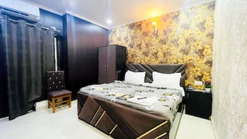 Deluxe Double Room | Soundproofing, free WiFi, bed sheets
