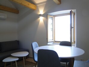 Apartment, 1 Bedroom, Patio, Mountain View | Dining