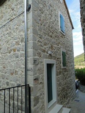 Apartamento, 1 quarto, varanda, vista para a montanha | Entrada da propriedade