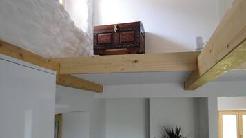 Apartment, 1 Bedroom, Patio, Mountain View | Living room | Books