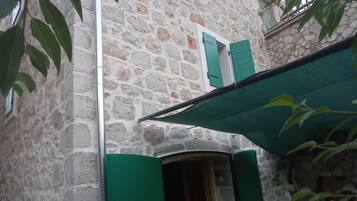 Apartment, 1 Bedroom, Patio, Mountain View | Terrace/patio