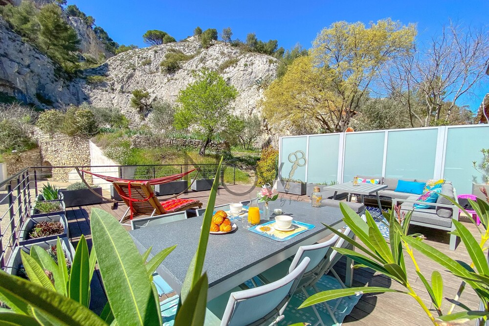 T2 apartment at the foot of the St Jacques hill