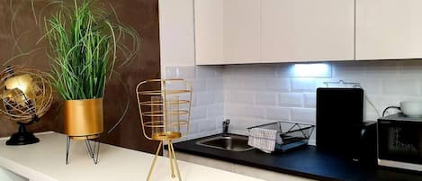 冰箱、微波炉、炉灶、茶具/咖啡用具