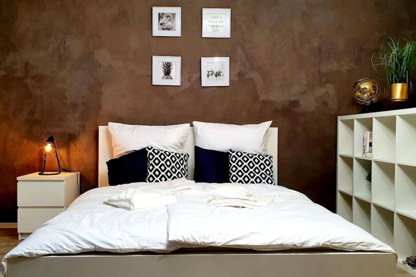 1 Schlafzimmer, Schreibtisch, Bügeleisen/Bügelbrett, Reisekinderbett