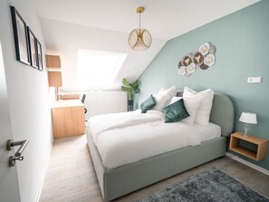 1 bedroom, desk, iron/ironing board, travel cot - Deluxe Suite mit perfektem Wohn- und Arbeitskomfort (Gießen)
