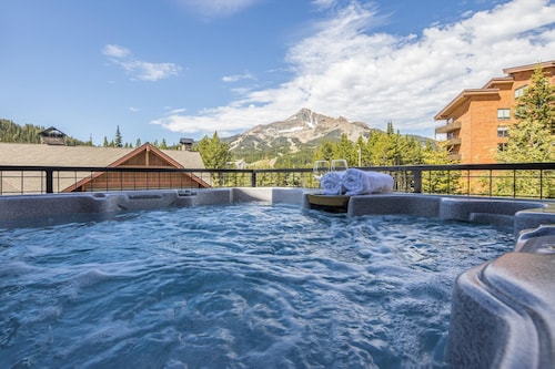 Book for the Holiday! Updated Condo with Private Hot Tub and Mountain Views!