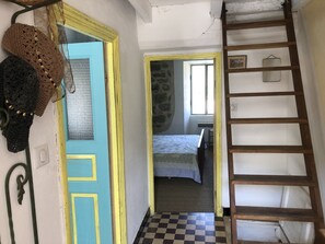 2 chambres, fer et planche à repasser, lit parapluie, draps fournis