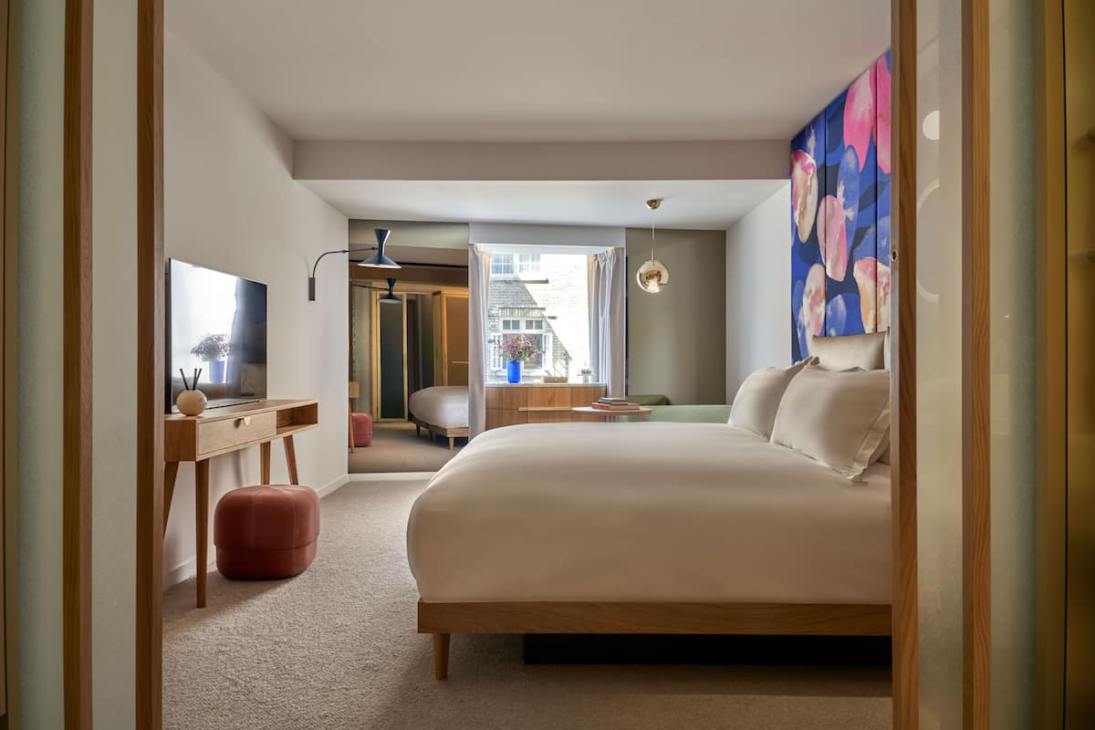 Junior Studio Suite, 1 King Bed (Twin or King) | 1 bedroom, premium bedding, free minibar items, in-room safe