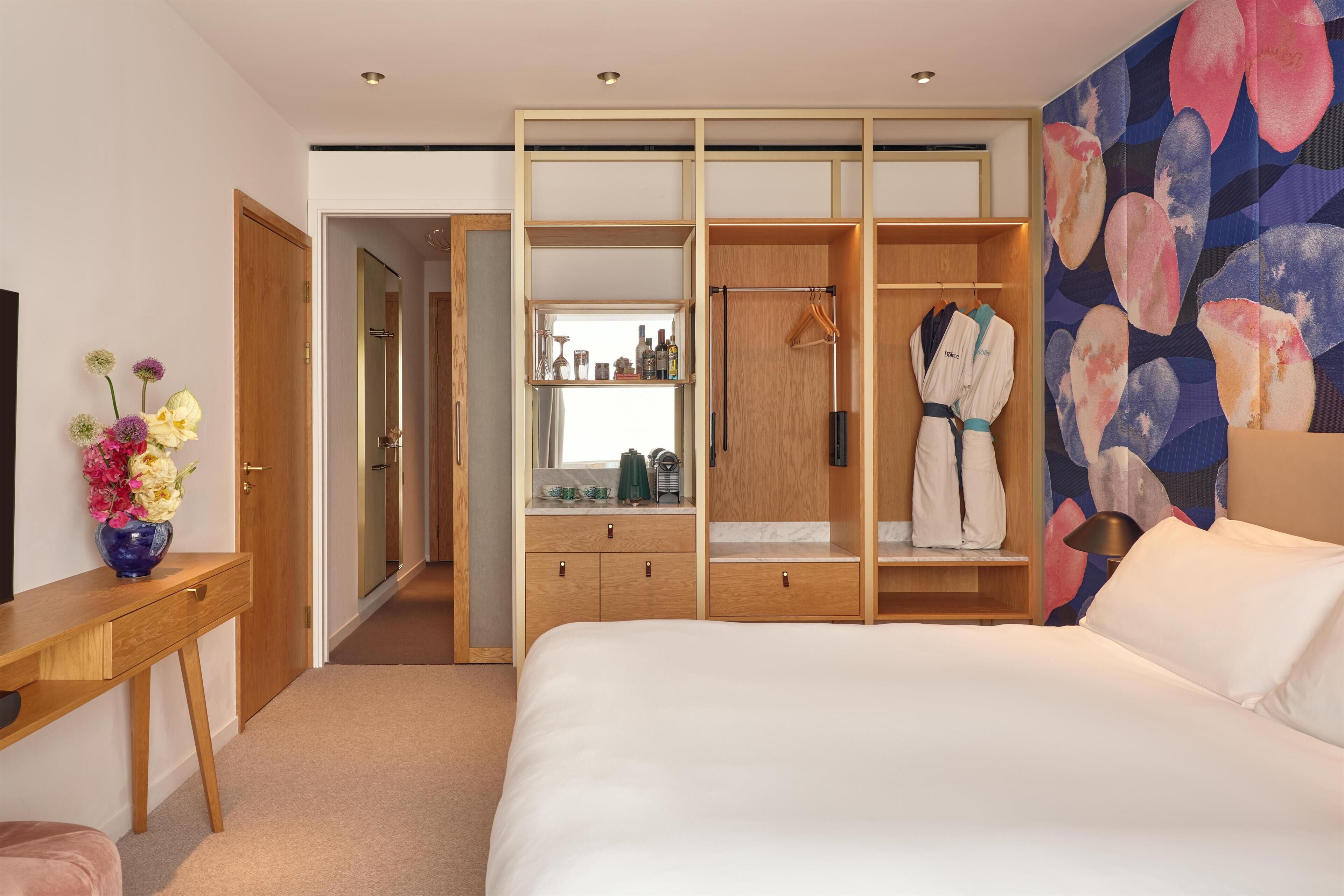 Premium bedding, free minibar items, in-room safe, laptop workspace