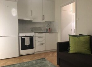 Apartamento, 1 cama Queen | Cozinha privada | Geladeira, micro-ondas, fogão, cooktop