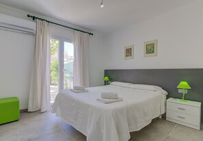 3 bedrooms, iron/ironing board, free WiFi, bed sheets - Playamar by Rentallorca (Puerto de Alcudia)
