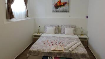 Apartment, 2 Bedrooms, Smoking, Patio | 2 bedrooms