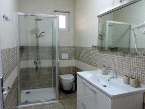 Apartment, 2 Schlafzimmer, Raucher, Terrasse | Badezimmer