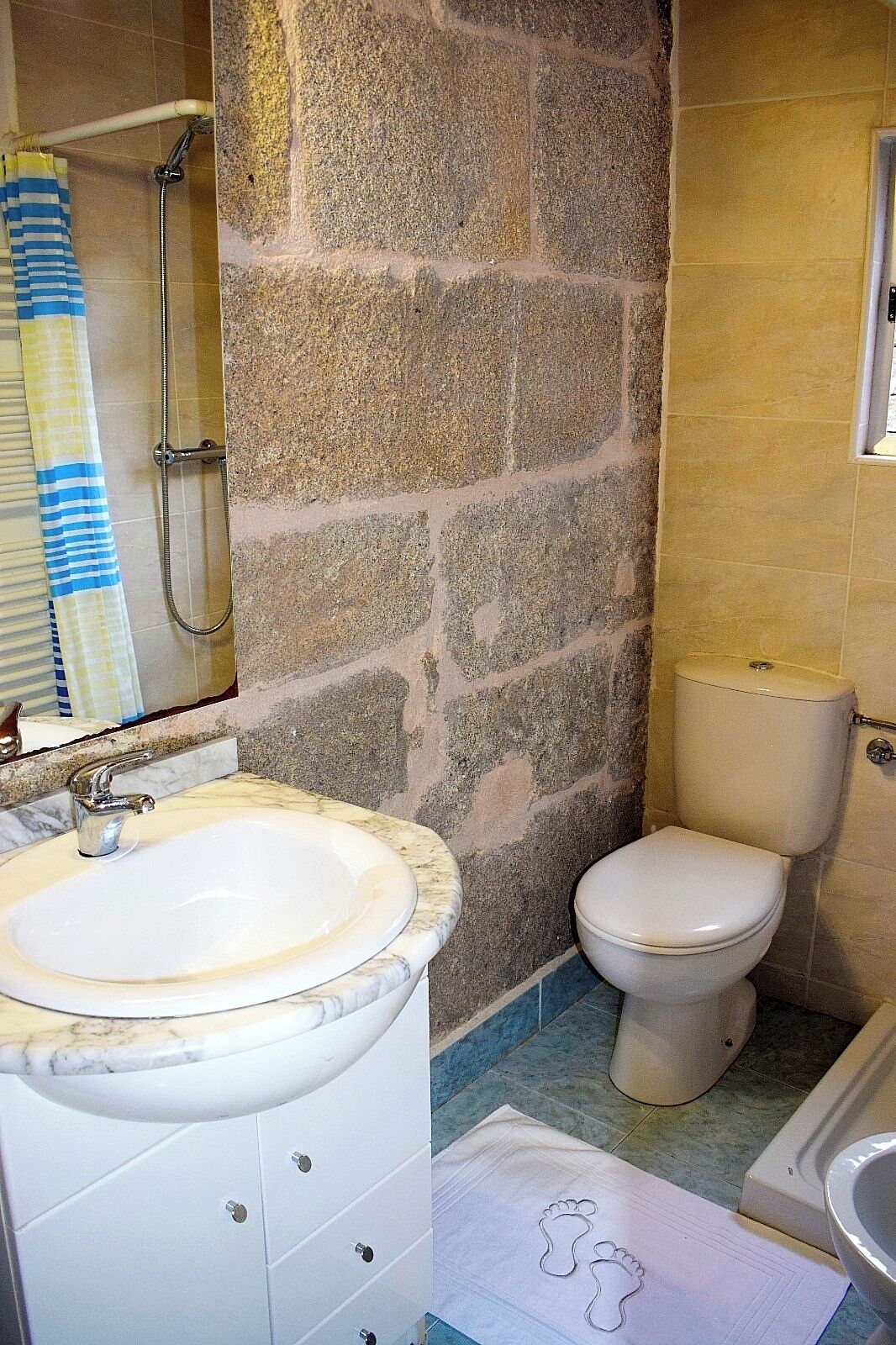 Doccia, bidet, asciugamani