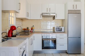 Fridge, cookware/dishes/utensils, spices