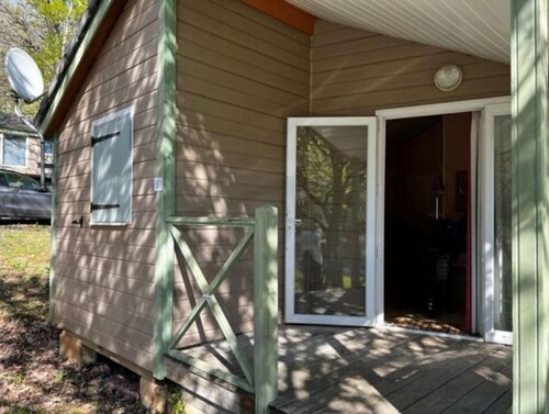 Chalet à 5 minutes du lac, piscine, idéal pour les familles!