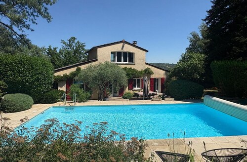 Villa avec piscine et parc à 30' de Lyon