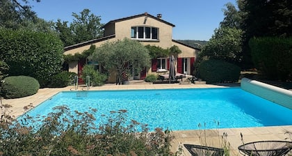 Villa avec piscine et parc à 30' de Lyon
