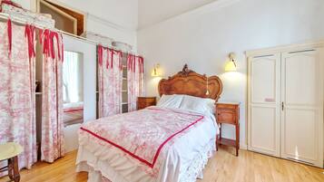 2 sovrum, strykjÀrn/strykbrÀda, gratis wi-fi och sÀngklÀder