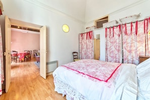 2 chambres, fer et planche à repasser, Wi-Fi gratuit, draps fournis