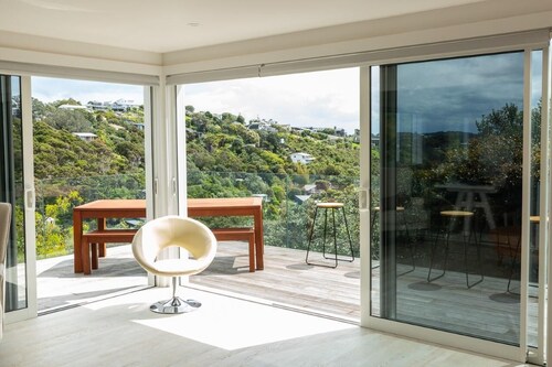 Newly renovated 3 bedroom, 2.5 bathroom premium holiday home with stunning views