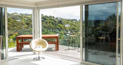 Newly renovated 3 bedroom, 2.5 bathroom premium holiday home with stunning views