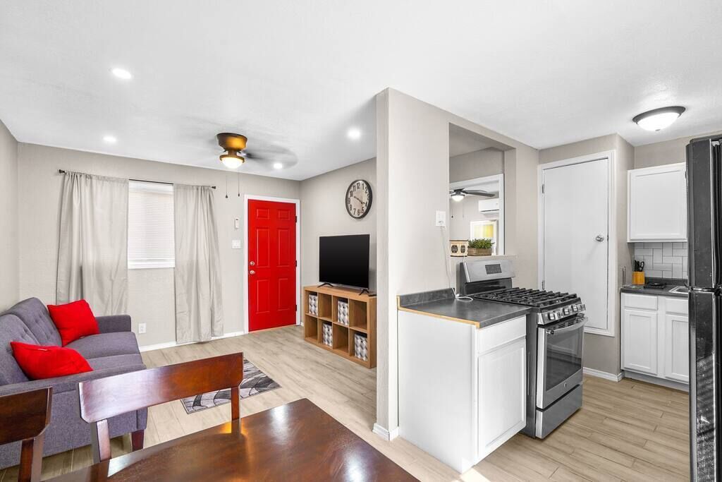 This apartment is a 1 bedroom(s), 1 bathrooms, located in El Paso, TX.