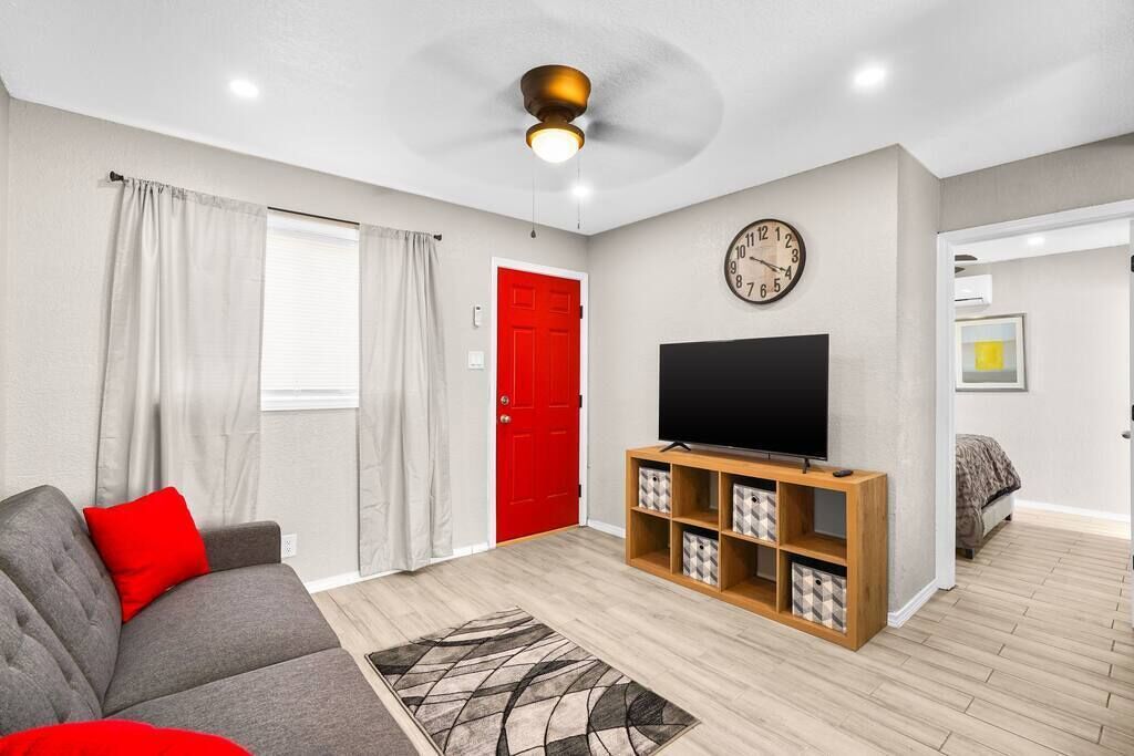 This apartment is a 1 bedroom(s), 1 bathrooms, located in El Paso, TX.