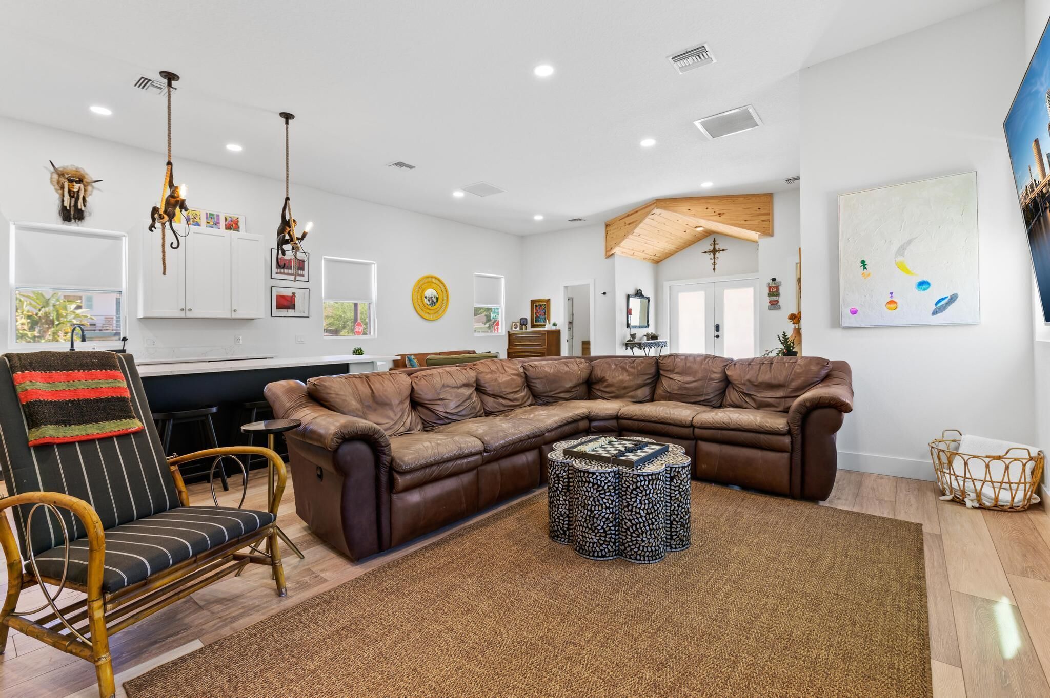 This house is a 2 bedroom(s), 2 bathrooms, located in Tampa, FL.