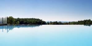 Seasonal outdoor pool, open 9:00 AM to 7:00 PM, pool umbrellas - Chimera Tuscany Resort (Arezzo)