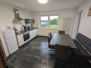 Réfrigérateur, four, plaque de cuisson, lave-vaisselle