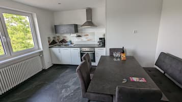 KĂŒhlschrank, Ofen, Herdplatte, GeschirrspĂŒler