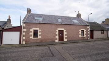 House, 3 Bedrooms, Terrace | Exterior