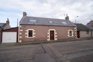 House, 3 Bedrooms, Terrace | Exterior