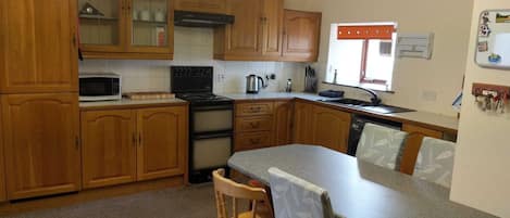 Casa, 3 quartos, terraço | Cozinha privada