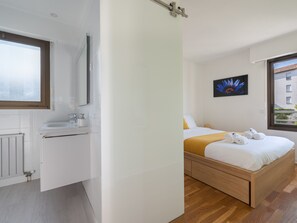 2 chambres, fer et planche à repasser, Wi-Fi, draps fournis