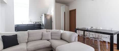 Apartment (2 Bedrooms) | Front of property