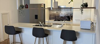 Nice neat townhouse only 15mins from city and 15mins from beach!